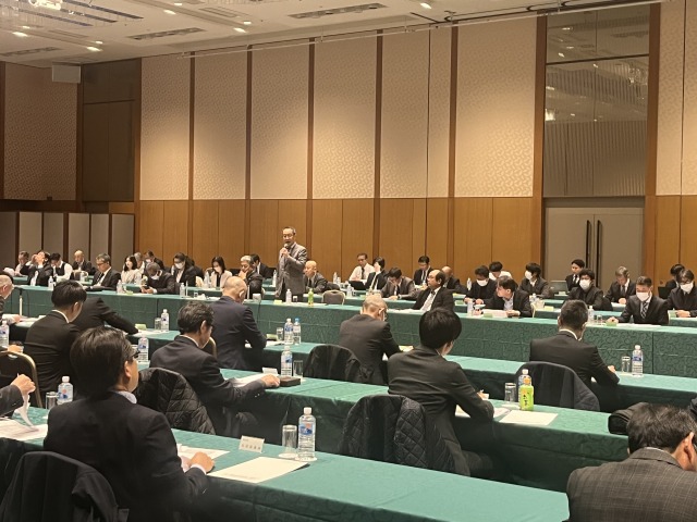 ゴルフ場の雑草対策 秋２回土壌処理剤散布検討　